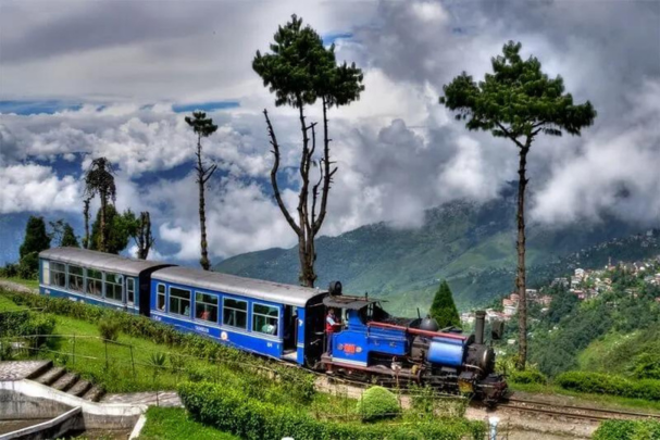 Top Things to Visit and Do In Darjeeling This Summer